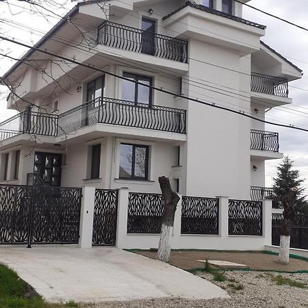 مبيت وإفطار بايلي أونو ماي Casa Leahu المظهر الخارجي الصورة